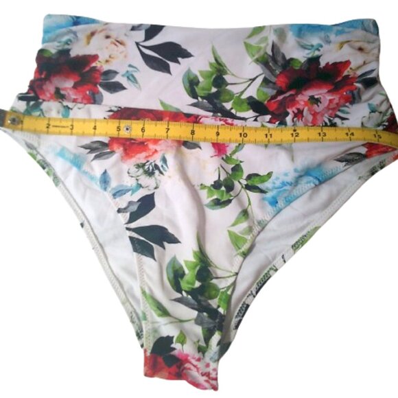 Cupshe  Bikini Bottom Size Large, Floral Print - Picture 7 of 8